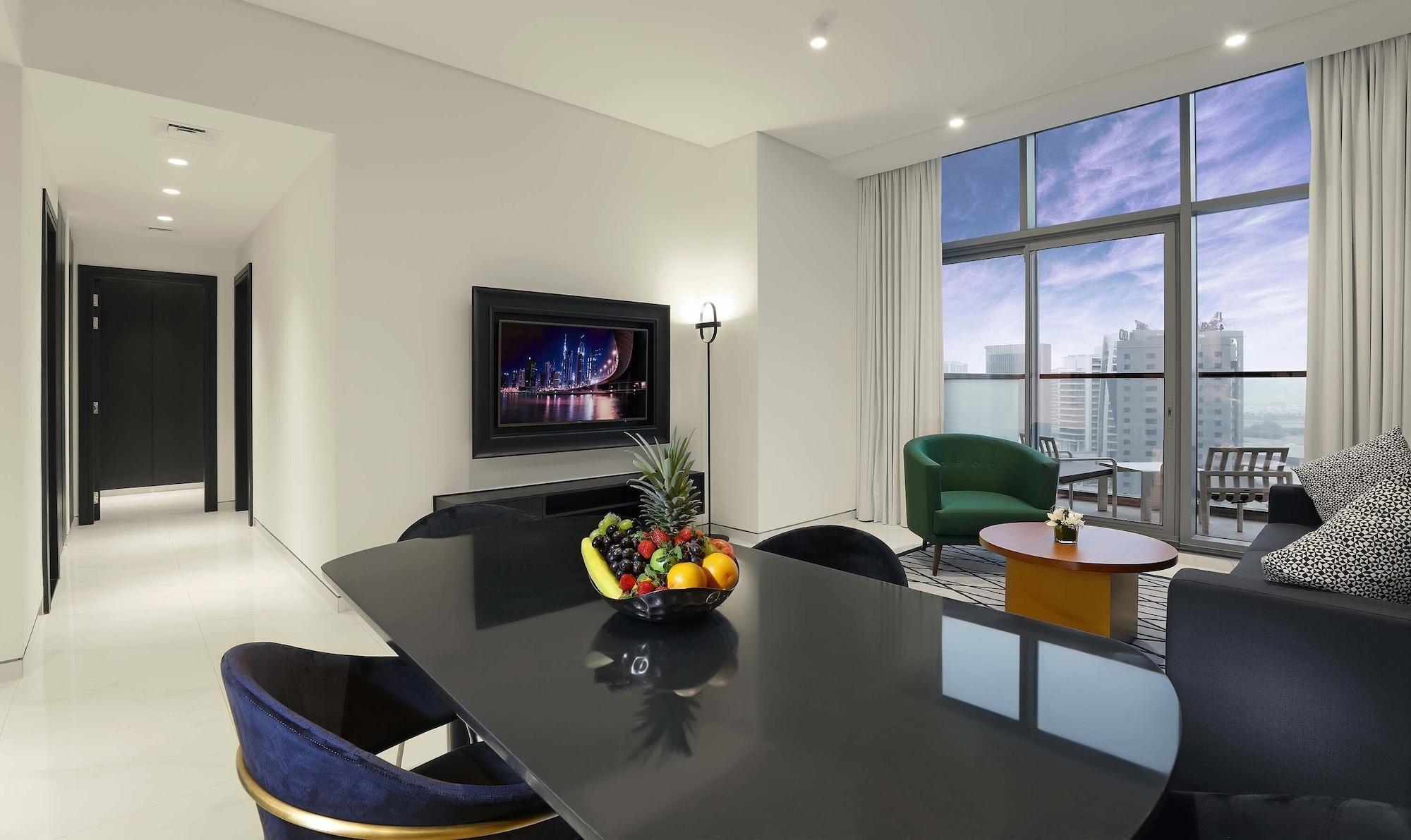 Millennium Atria Business Bay Aparthotel Dubai Ngoại thất bức ảnh A suite at the hotel