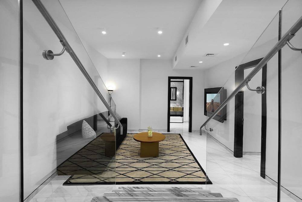 Millennium Atria Business Bay Aparthotel Dubai Ngoại thất bức ảnh Interior of the house