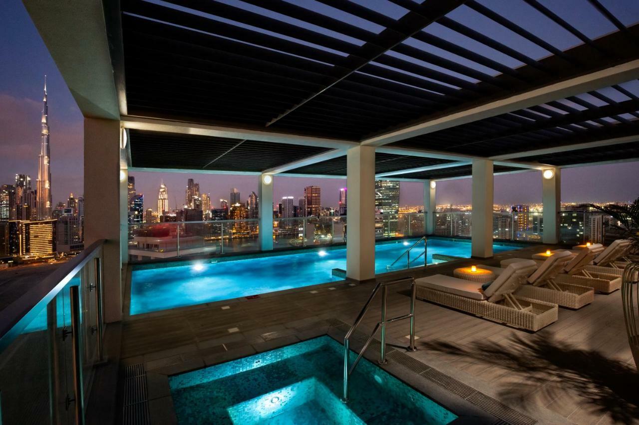 Millennium Atria Business Bay Aparthotel Dubai Ngoại thất bức ảnh The swimming pool at the Address Downtown