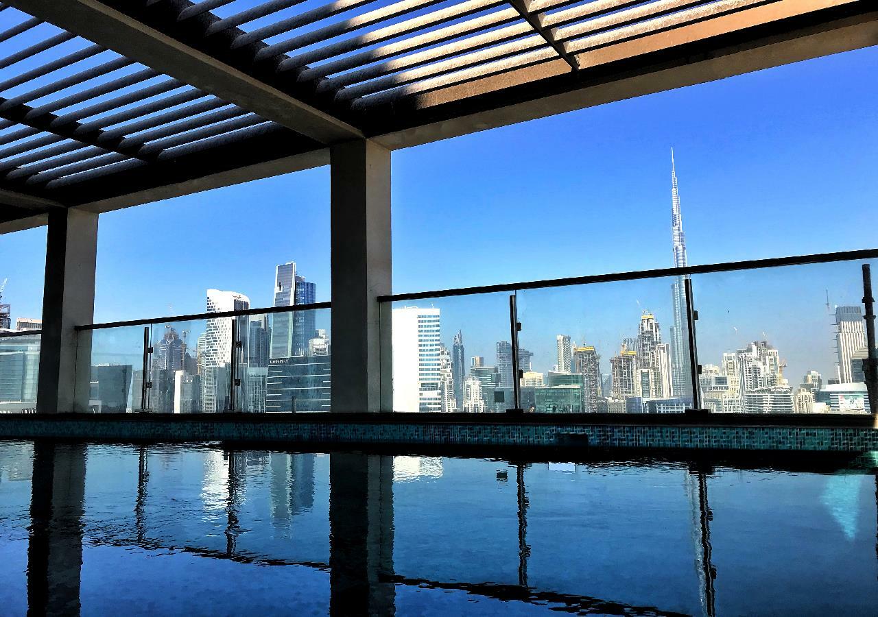 Millennium Atria Business Bay Aparthotel Dubai Ngoại thất bức ảnh View from the rooftop pool