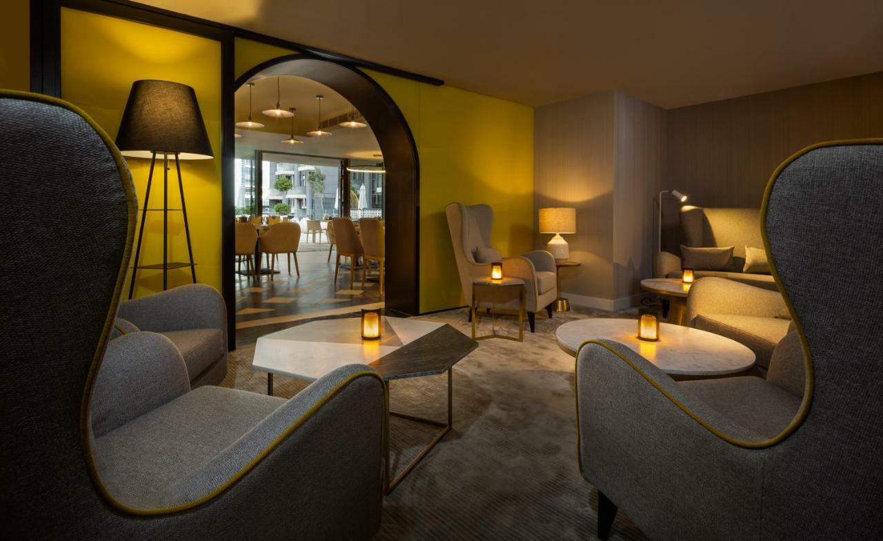 Millennium Atria Business Bay Aparthotel Dubai Ngoại thất bức ảnh The lounge at the hotel